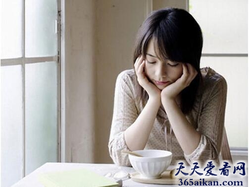 无精打采的意思是什么？无精打采的近义词有哪些？