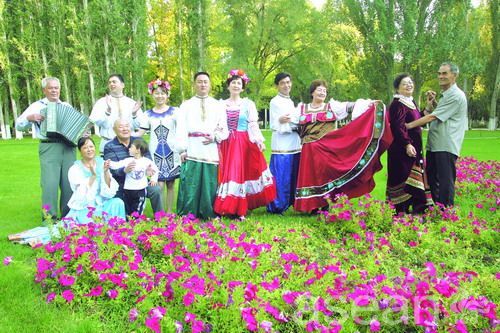 丰富多彩的俄罗斯族传统服饰