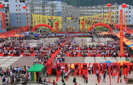 祭拜龙王:毛南族分龙节