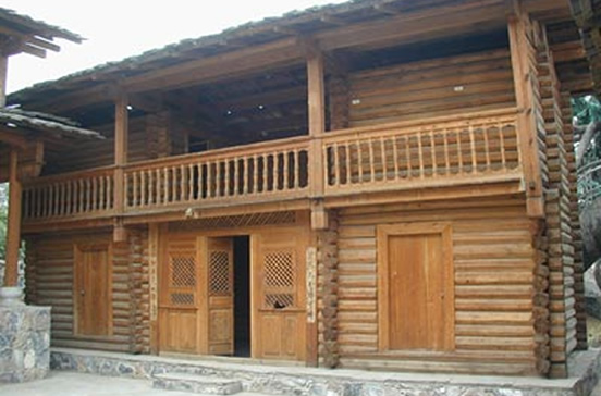普米族的建筑特色“木楞房”