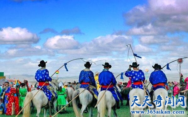 内蒙古那达慕的来历和习俗是怎么样的？