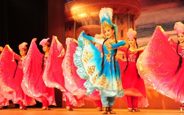维吾尔族舞蹈风格特点有哪些?维吾尔族舞蹈风格别具一格