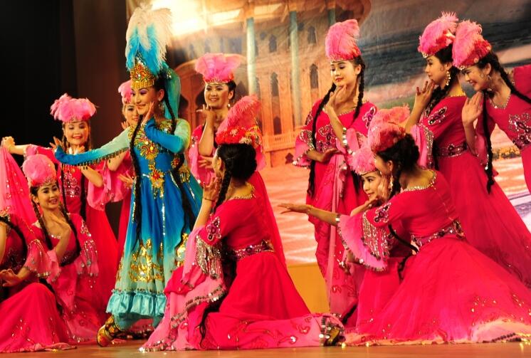 维吾尔族舞蹈有哪些？维吾尔族舞蹈的主要形式？