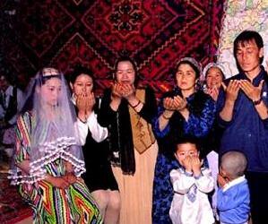 维吾尔族生活习惯是怎么样？维吾尔族生活习惯很多人都不习惯