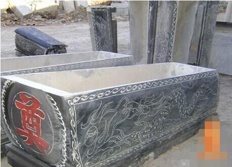 梦见石头棺材的寓意是什么?梦见石头棺材盖的寓意又是什么呢?