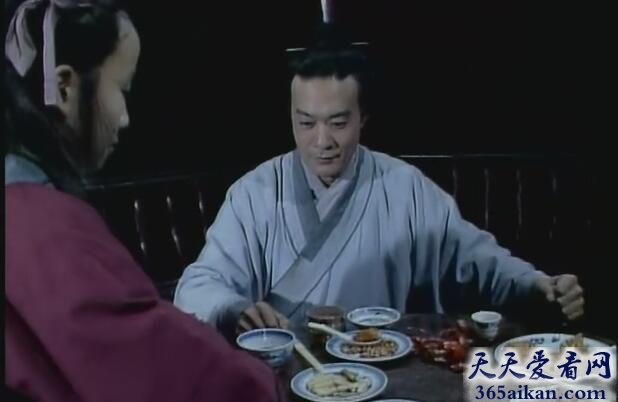 贾雨村为何对给自己帮助的贾府恩将仇报？