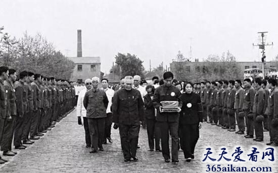伟大的共产党员刘少奇高规格海葬