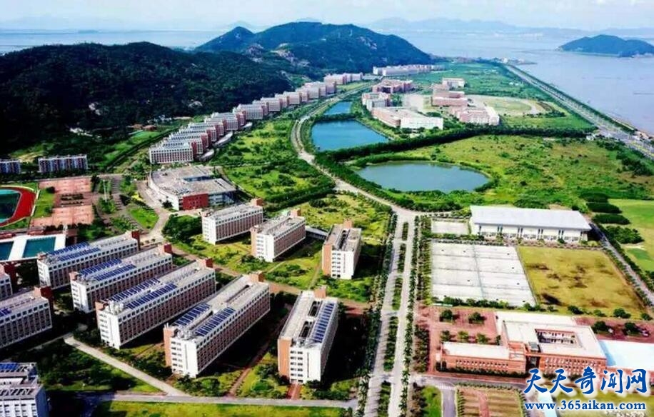 吉林大学珠海学院.jpg