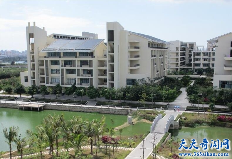 琼州学院.jpg