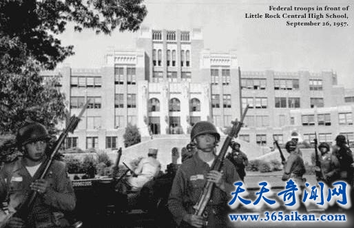 反对种族主义的里程碑，美国小石城事件之101空降师保护黑人学生上学