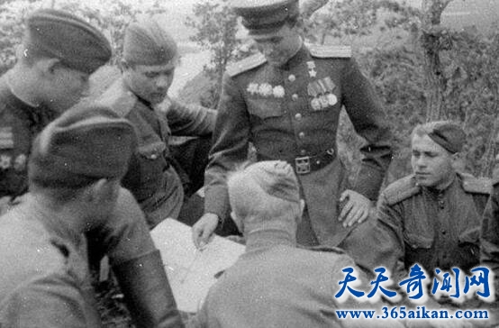 日本帝国主义的覆灭，苏联红军出击攻打日本关东军