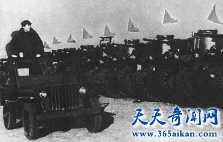 1949年3月25日，中共中央入住北平举行阅兵式！