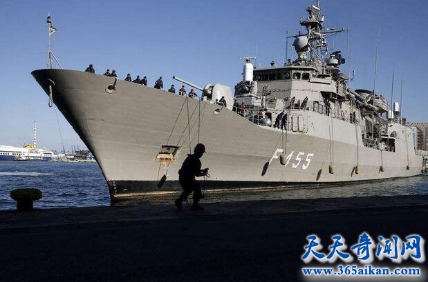 中国利比亚撤侨暂结束 希腊军舰帮忙.jpg
