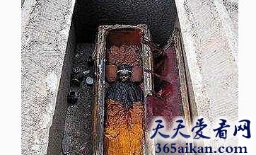 湖南郴州发现近30座古墓1.jpg