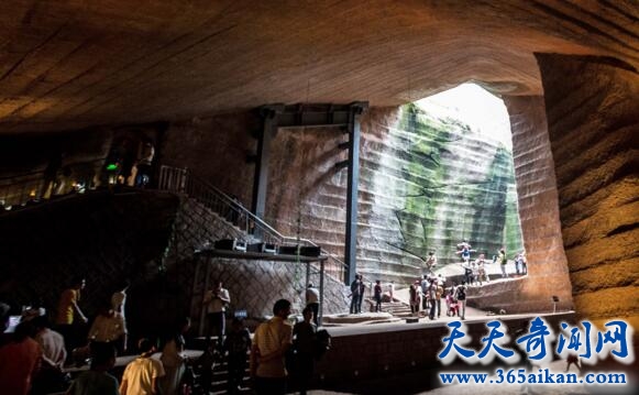 世界上人类最早的地底建筑龙游石窟是用来做什么的？地底金字塔龙游石窟是如何建造成的？