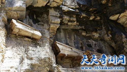 三峡悬棺的千古之谜，悬棺是怎么上悬崖的？