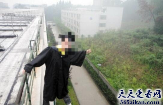 不作死就不会死，危险游戏自杀式毕业照