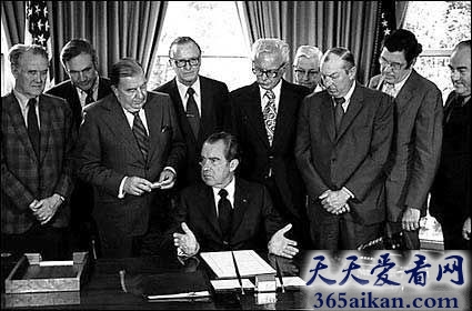 美国最大的丑闻水门事件是怎么回事？美国总统尼克松一生甩不掉的污点！