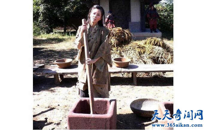 戚夫人舂米.jpg