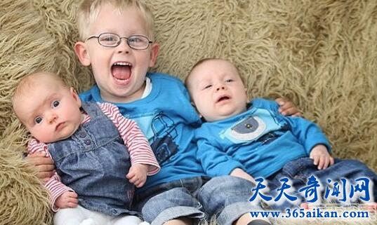 世界上最独特的三胞胎，哥哥与弟妹相差3岁