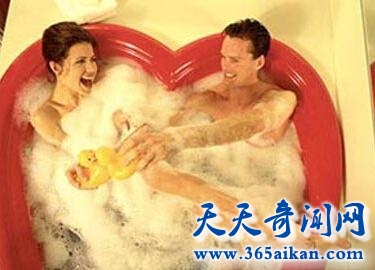 情侣之间最亲密的接触鸳鸯浴，洗鸳鸯浴我们应该注意哪些方面？