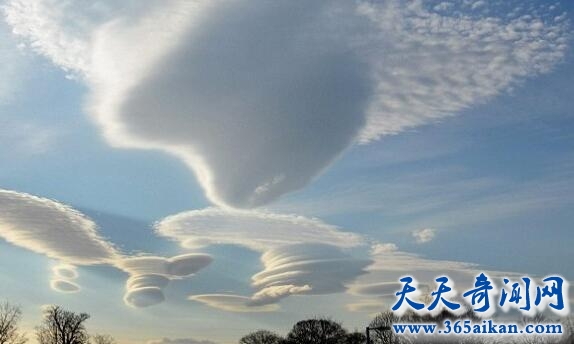 变幻莫测的云朵，摄影师带您走观赏奇特的飞碟云！