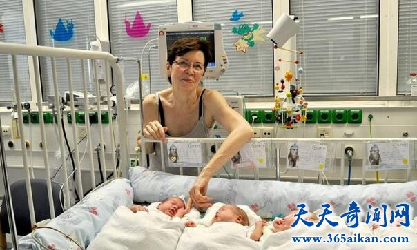 65岁的妈妈怀孕生下四胞胎，生命的奇迹打破世界纪录！
