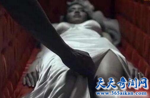 探秘：盗墓人玷污百年女尸后离奇死亡事件，揭开鬼剥皮的神秘面纱