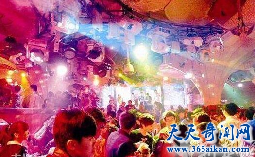 细数武汉八大最嗨的夜店是哪些？夜游武汉的丰富夜生活！