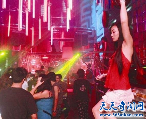 细数武汉八大最嗨的夜店是哪些？夜游武汉的丰富夜生活！