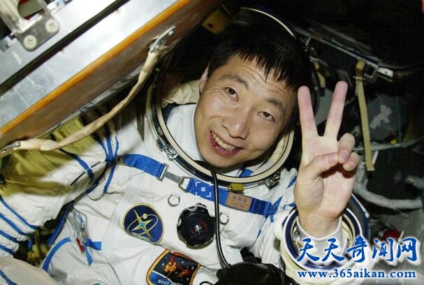 杨利伟.jpg