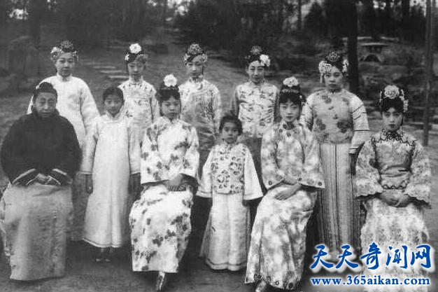 清朝后宫妃嫔等级.jpg