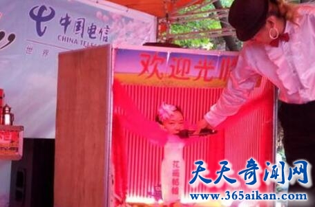 揭秘中国传统戏法花瓶姑娘的手法，传统戏法在放光彩！