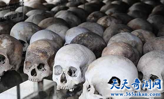 世界上未开化的地方，柬埔寨用巫术杀人被村民用石头砸死！