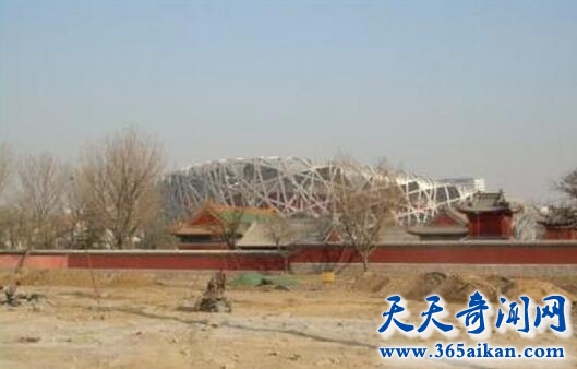 2004年修筑鸟巢，强拆明朝娘娘庙造成2死70伤.jpg