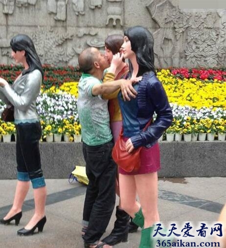 大千世界无奇不有，细数那些在街上的不雅行为！