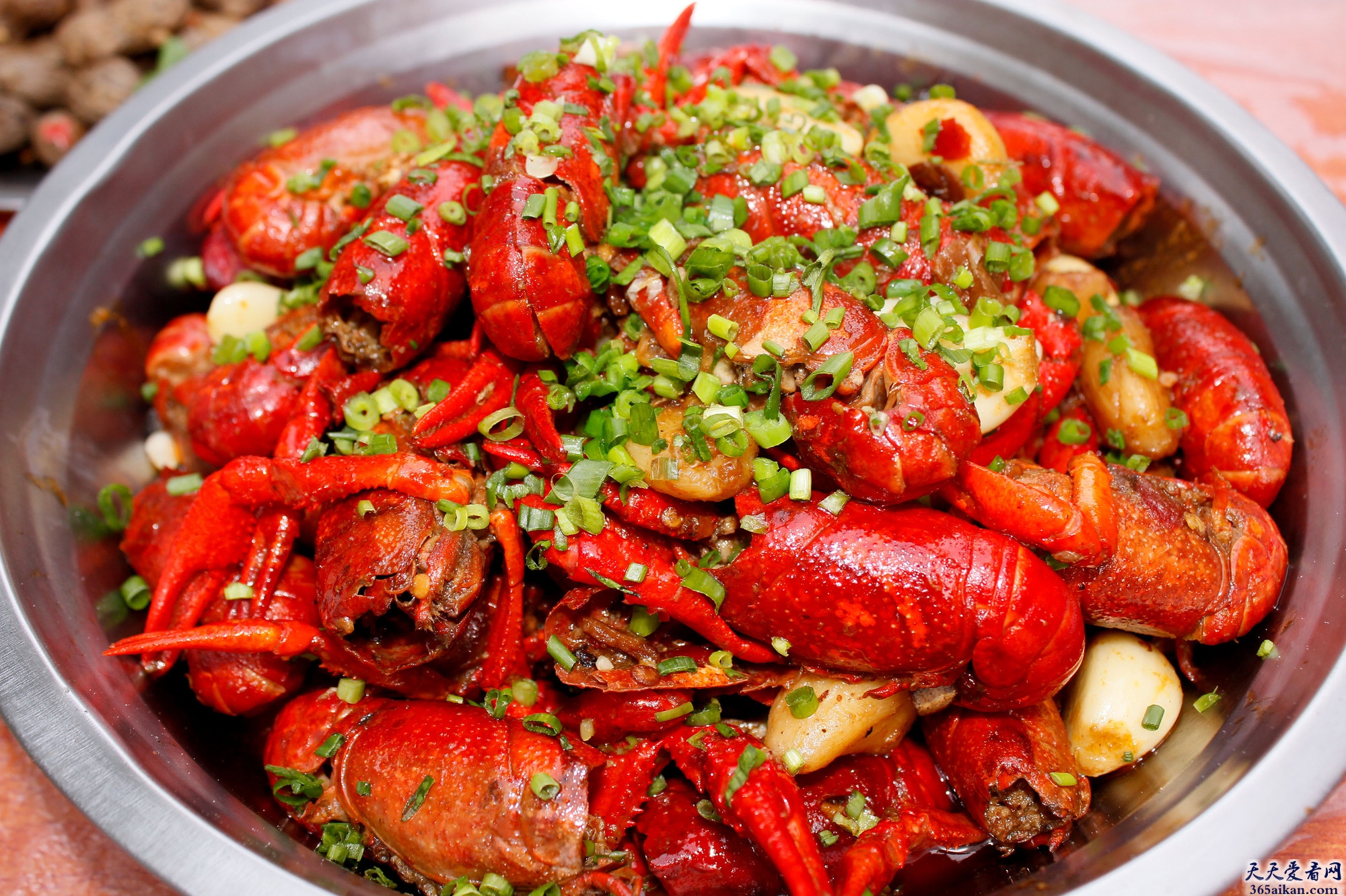 探秘小龙虾的来历是怎么样的？小龙虾是如何成为中国美食的!
