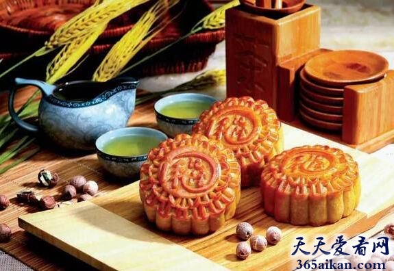 中秋吃月饼1.jpg