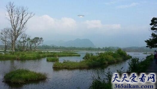 外星人出现在中国？神农架庞大不明飞行物被游客拍到！