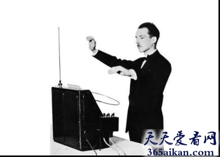 世界上第一件不需要身体接触的电子乐器——特雷门琴