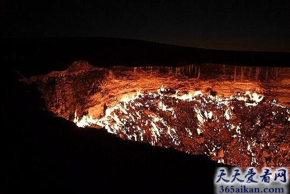 达瓦札天然气燃烧坑1.jpg