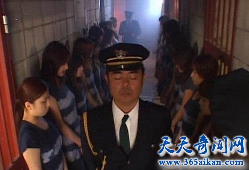 探索日本女子监狱的男管教，不管多丑的男人都不放过！