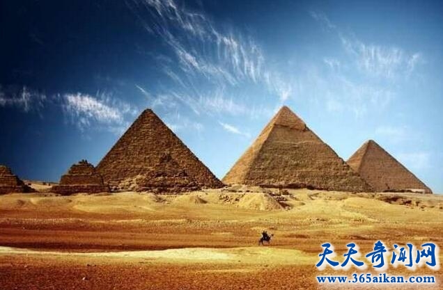 埃及吉萨金字塔.jpg