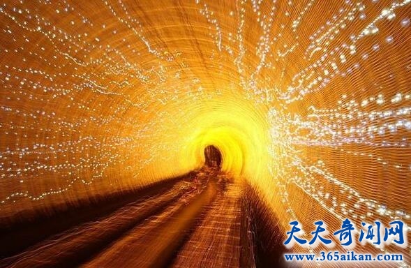 贵州遵义惊现“时光隧道”：.jpg