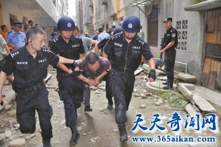 精神病史男子怀柔砍人，北京特警当即将嫌疑人抓获