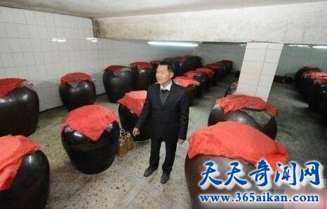 长沙土豪自家地下室挖数百酒窖藏酒!