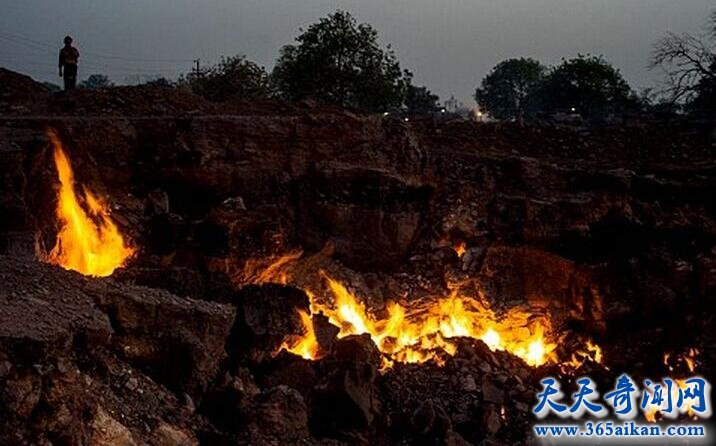世界上最像地狱的地方，印度小城地下煤火持续燃烧99年！