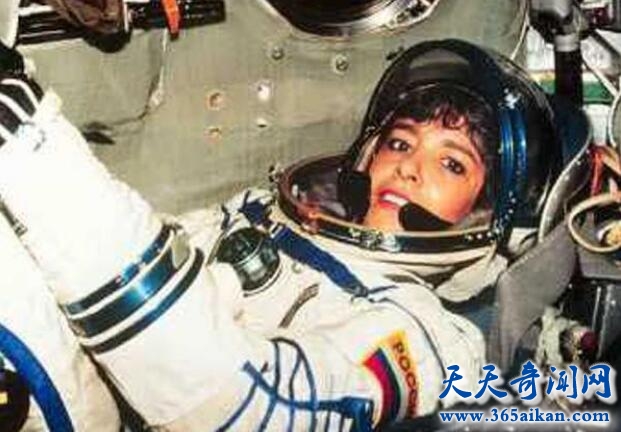 女宇航员太空意外怀孕1.jpg