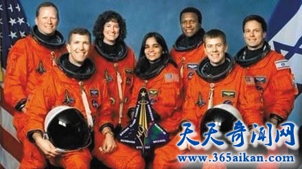 “哥伦比亚号”航天飞机上的7名宇航员全部遇难，宇航员竟然都不知道发生了事故！