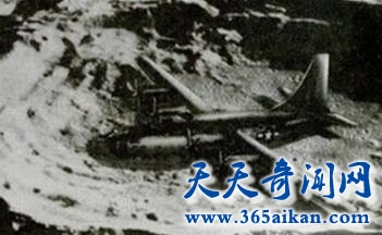 月背发现美“二战”失踪轰炸机1.jpg